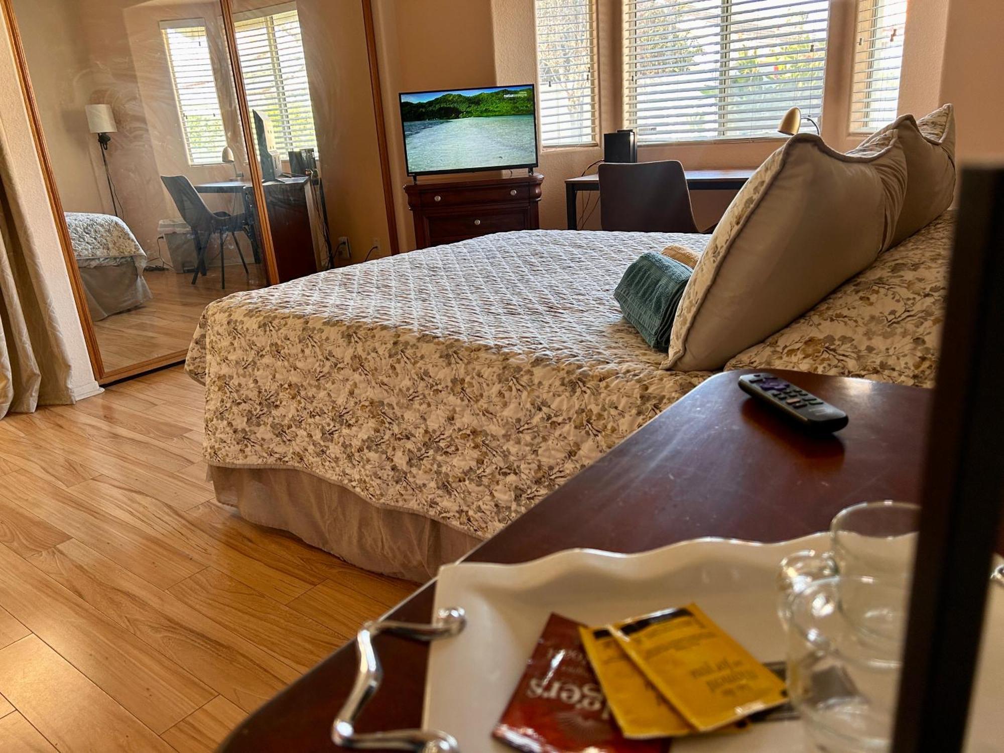 Golden Saddle Suite With Tv And Private Bathroom Hemet Exterior foto